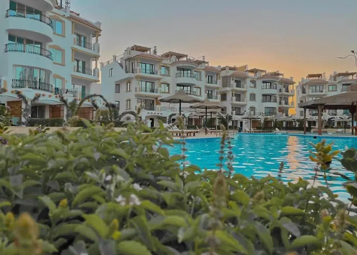 Pool View Hills Aqua Park Apartment